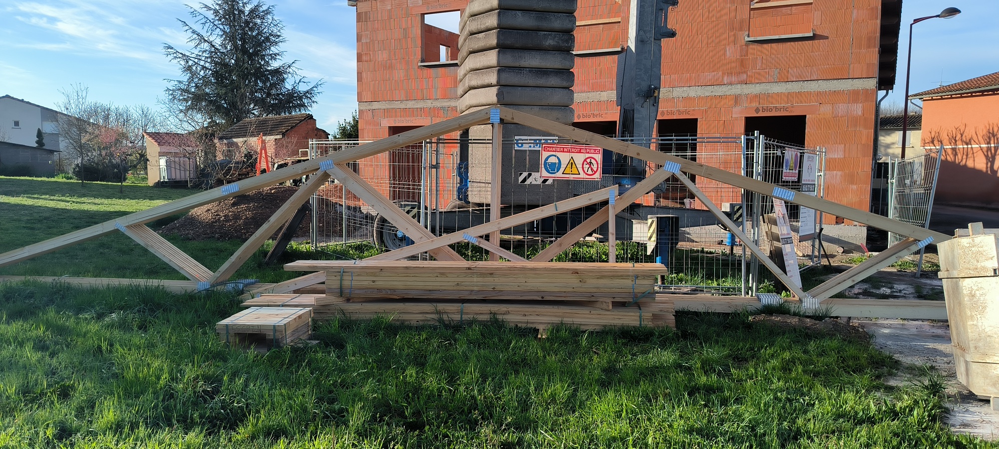 Pose de fermettes et tuiles médiane – Lagrave