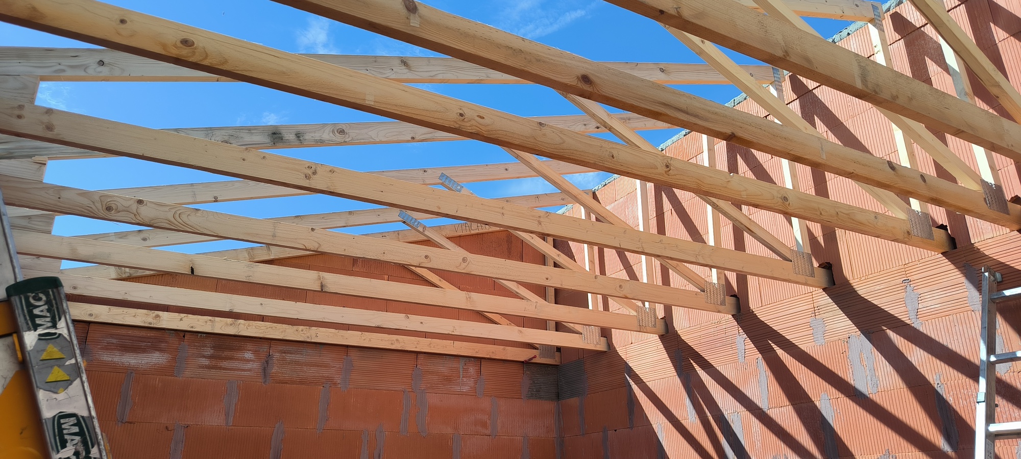 Pose de fermettes et tuiles médiane – Lagrave